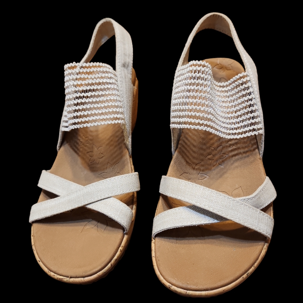 Skechers Luxe Foam Wedge 2.5" heel Size 7